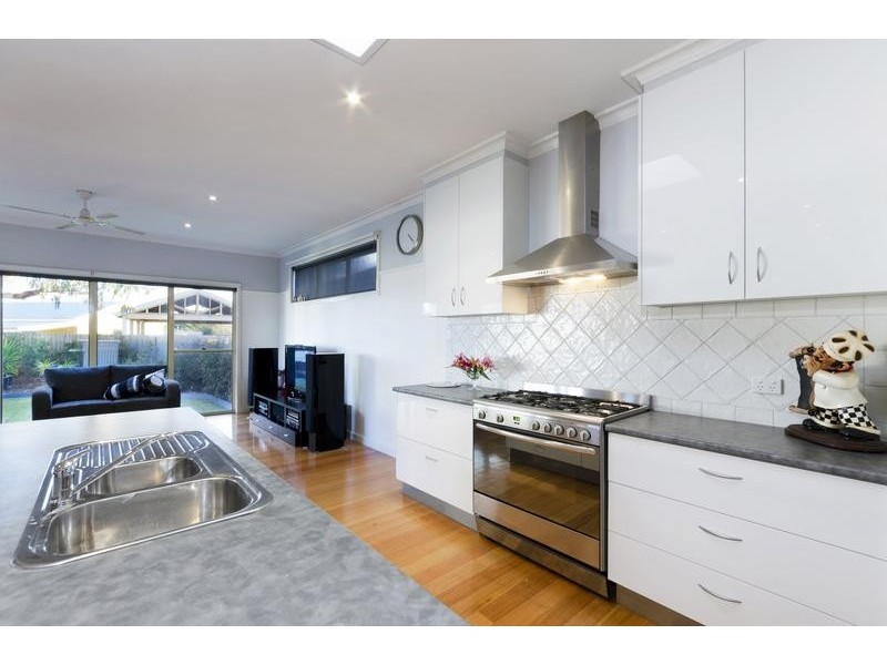100 Ormond Rd, East Geelong VIC 3219