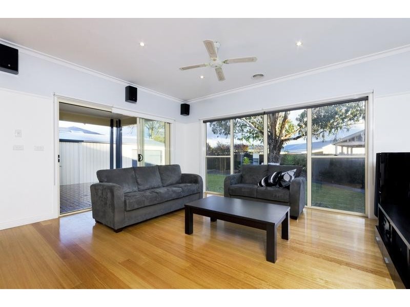 100 Ormond Rd, East Geelong VIC 3219