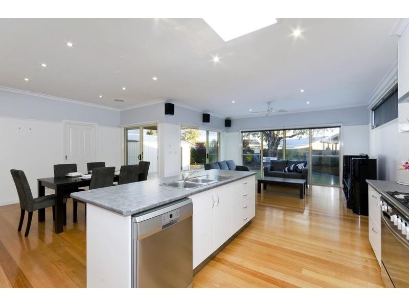 100 Ormond Rd, East Geelong VIC 3219