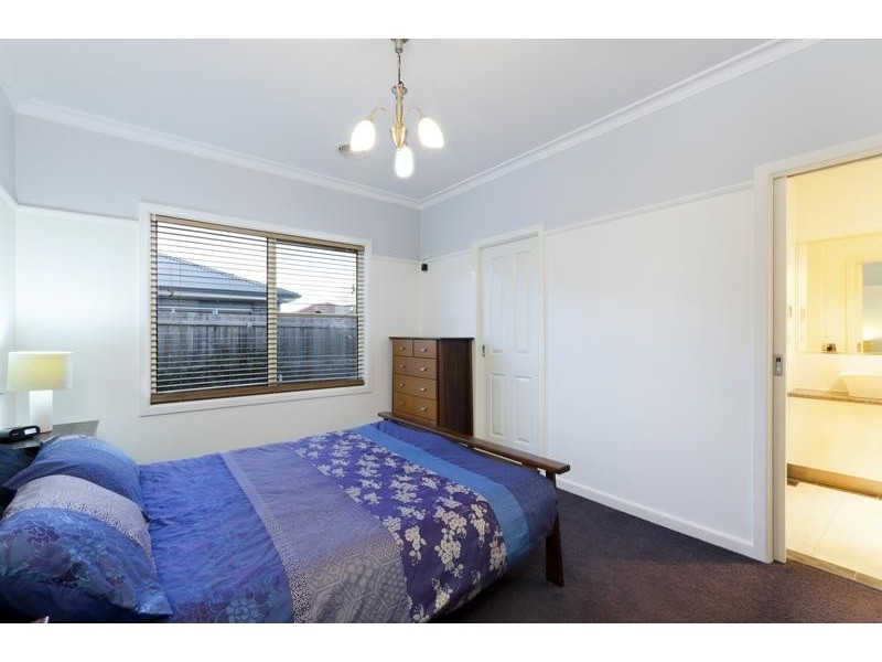 100 Ormond Rd, East Geelong VIC 3219