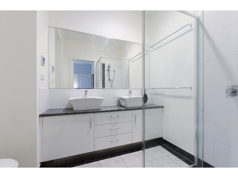 100 Ormond Rd, East Geelong VIC 3219
