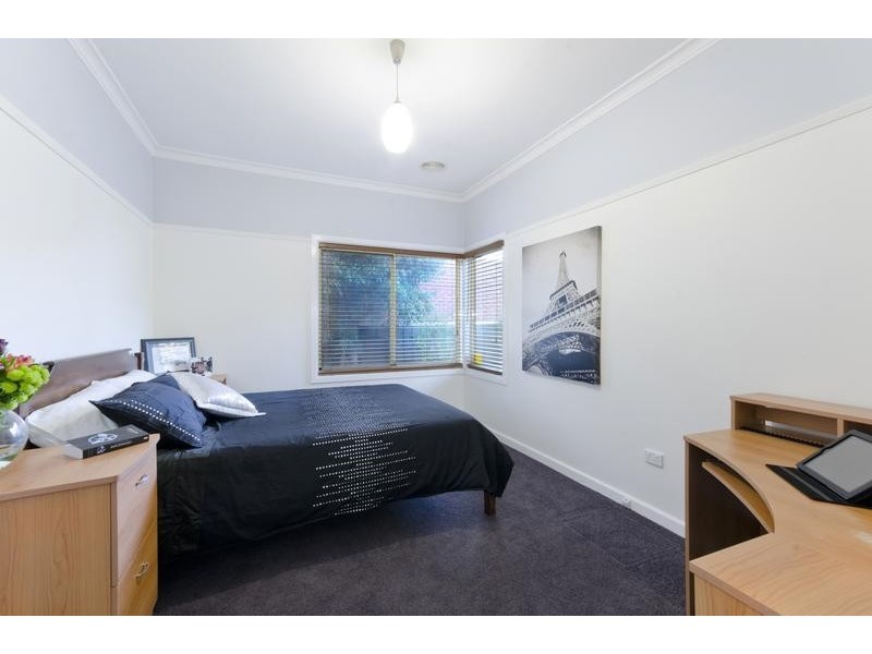 100 Ormond Rd, East Geelong VIC 3219
