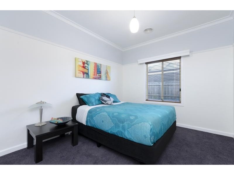 100 Ormond Rd, East Geelong VIC 3219
