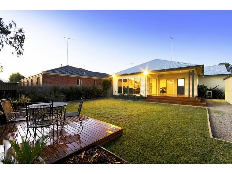 100 Ormond Rd, East Geelong VIC 3219