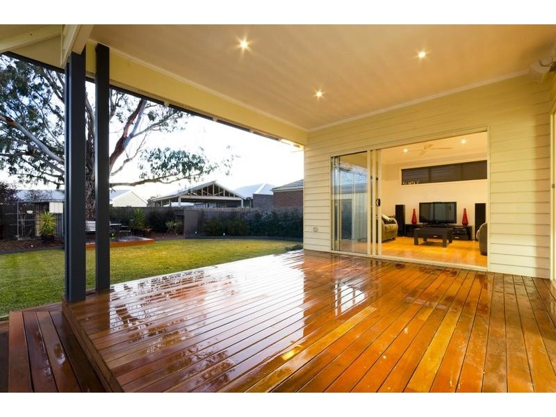 100 Ormond Rd, East Geelong VIC 3219