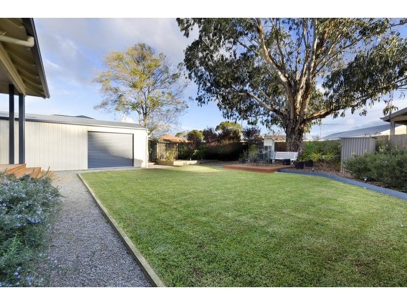 100 Ormond Rd, East Geelong VIC 3219