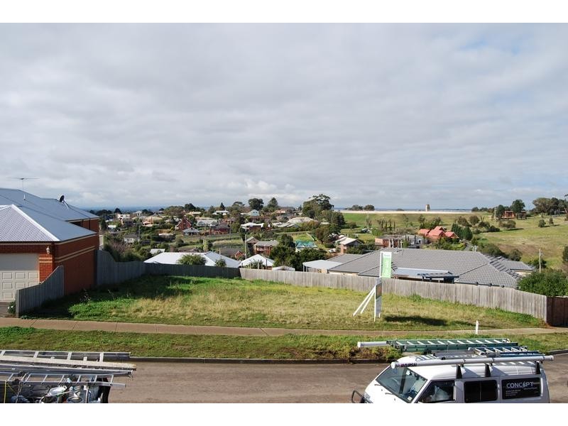 8 Greenfinch Way, Wandana Heights VIC 3216