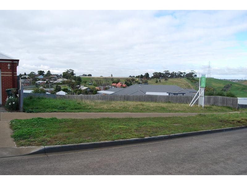 8 Greenfinch Way, Wandana Heights VIC 3216