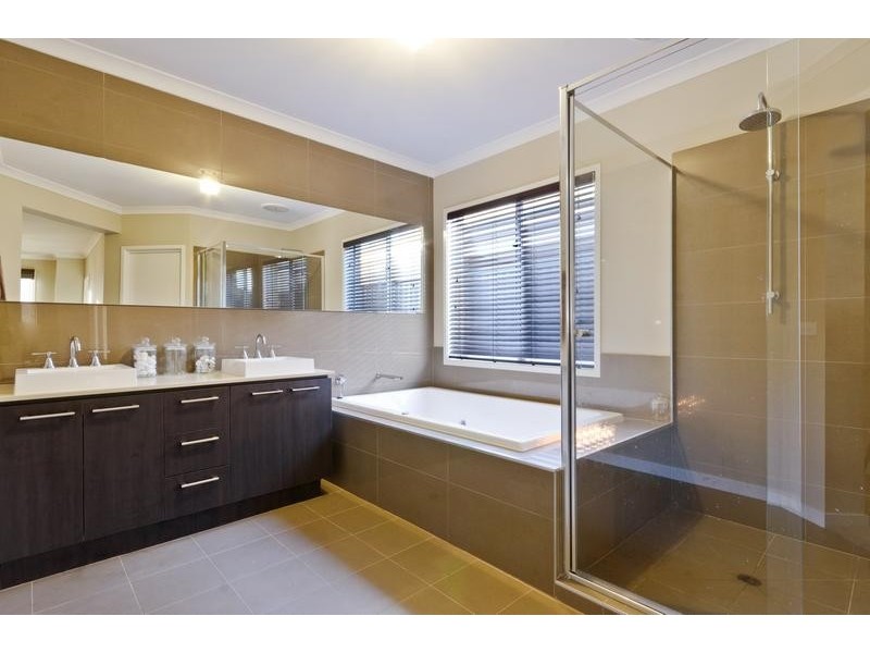 8 Mathieson Place, Lara VIC 3212