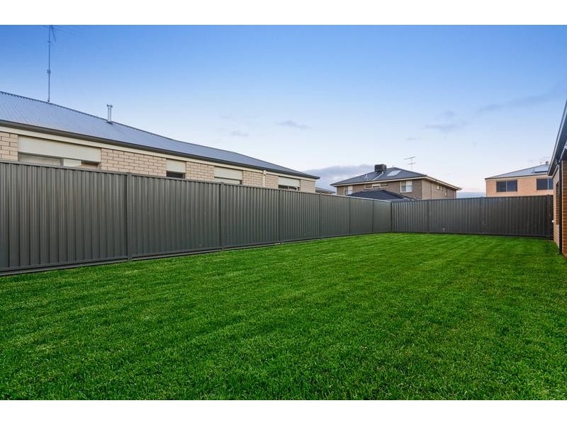 8 Mathieson Place, Lara VIC 3212