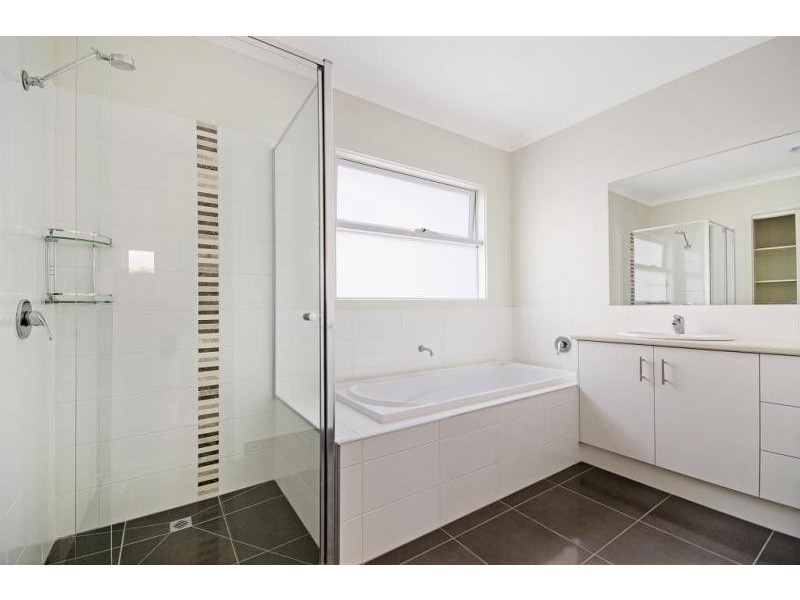 2/57 Maurice Street, Herne Hill VIC 3218