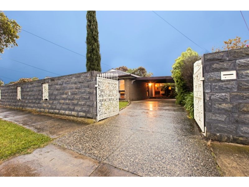 124 Heyers Rd, Grovedale VIC 3216