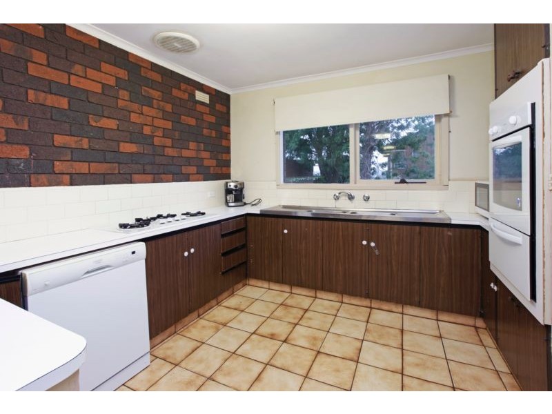 124 Heyers Rd, Grovedale VIC 3216