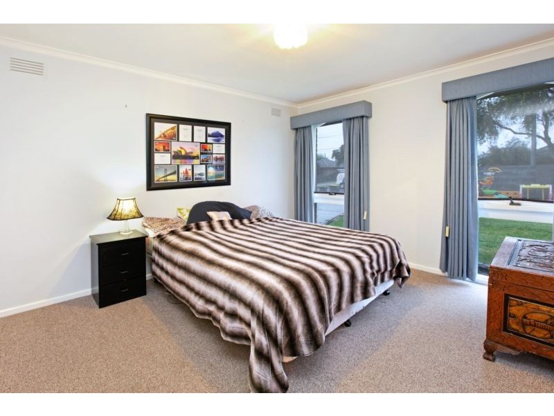 124 Heyers Rd, Grovedale VIC 3216
