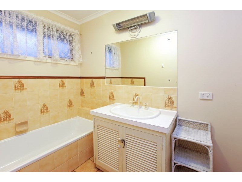 124 Heyers Rd, Grovedale VIC 3216