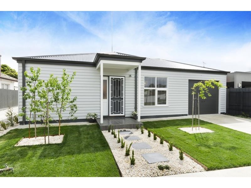 1/17 Lancaster Ave, Newcomb VIC 3219