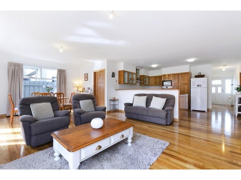 1/17 Lancaster Ave, Newcomb VIC 3219