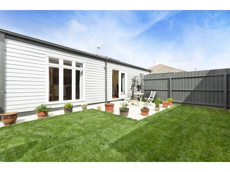 1/17 Lancaster Ave, Newcomb VIC 3219