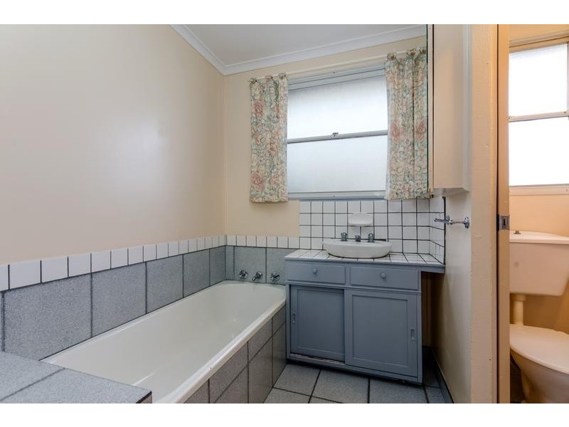 77 Fairbairn Dve, Corio VIC 3214