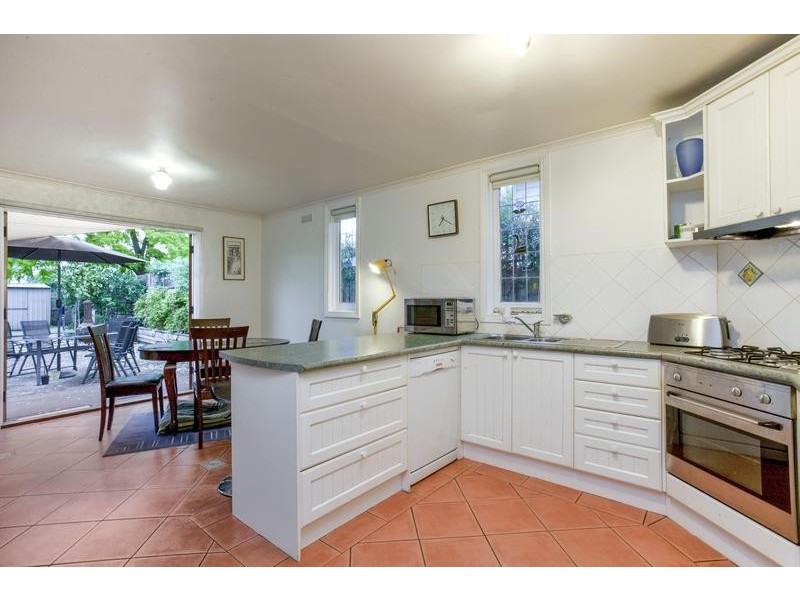 14 Breakwater Rd, East Geelong VIC 3219