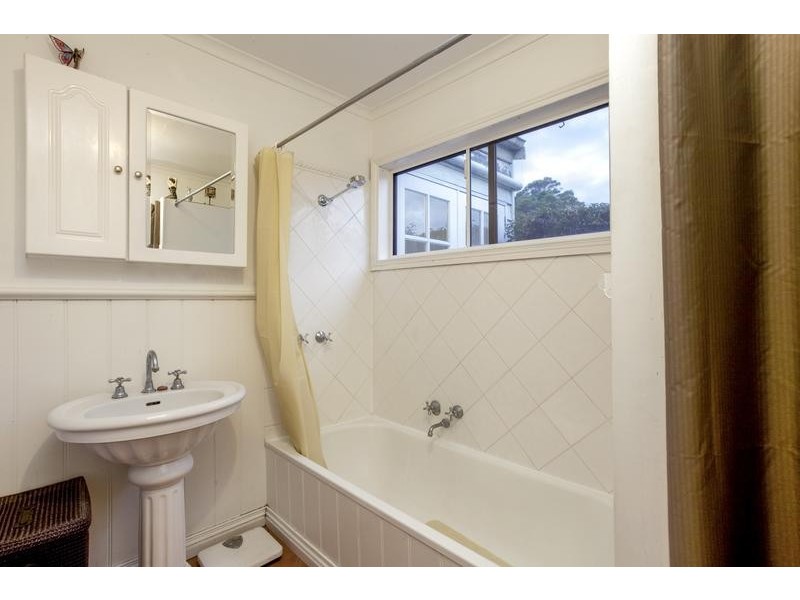 14 Breakwater Rd, East Geelong VIC 3219