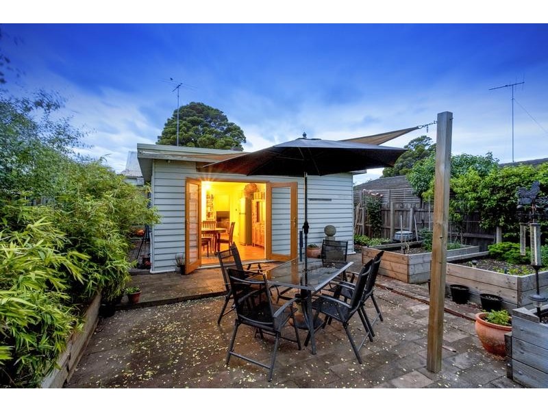 14 Breakwater Rd, East Geelong VIC 3219