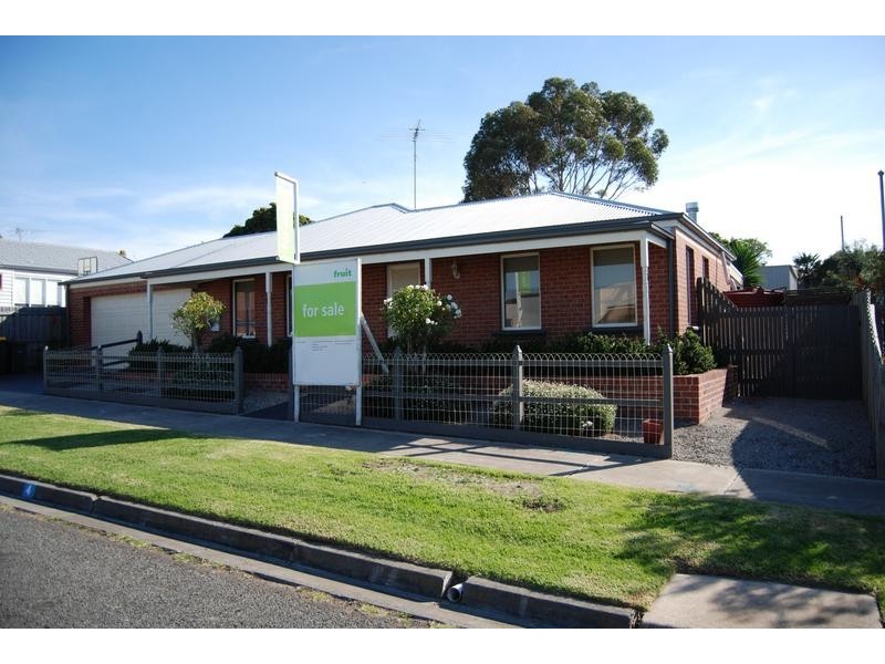 4 Fern St, Newcomb VIC 3219