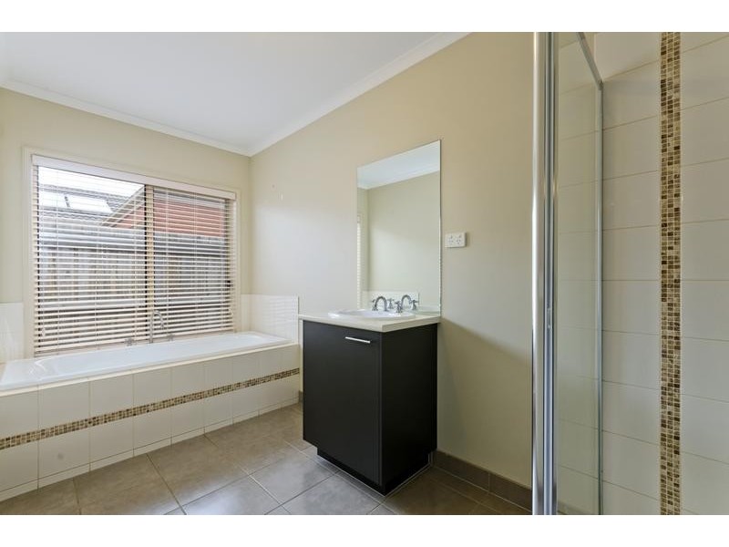 2 Cornbury Mews, Grovedale VIC 3216