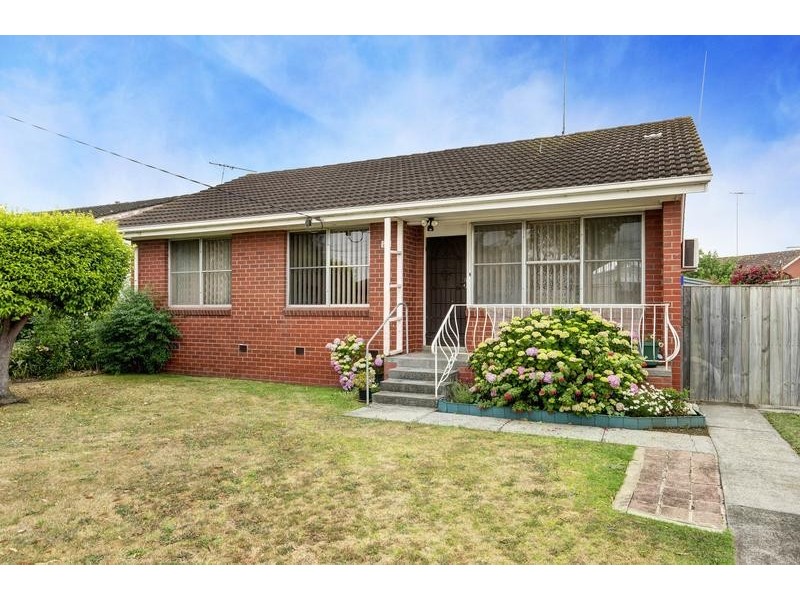 26 Young St, Breakwater VIC 3219