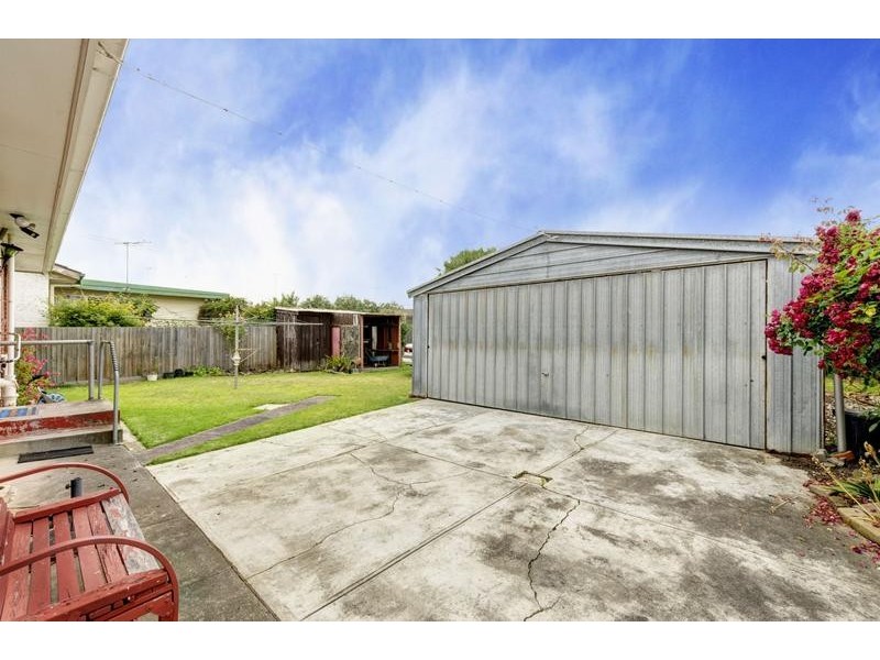 26 Young St, Breakwater VIC 3219