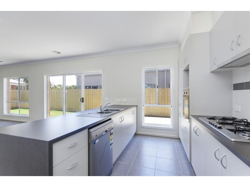 8 Whalley St, Connewarre VIC 3227