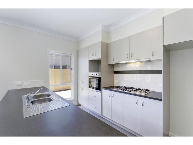 8 Whalley St, Connewarre VIC 3227