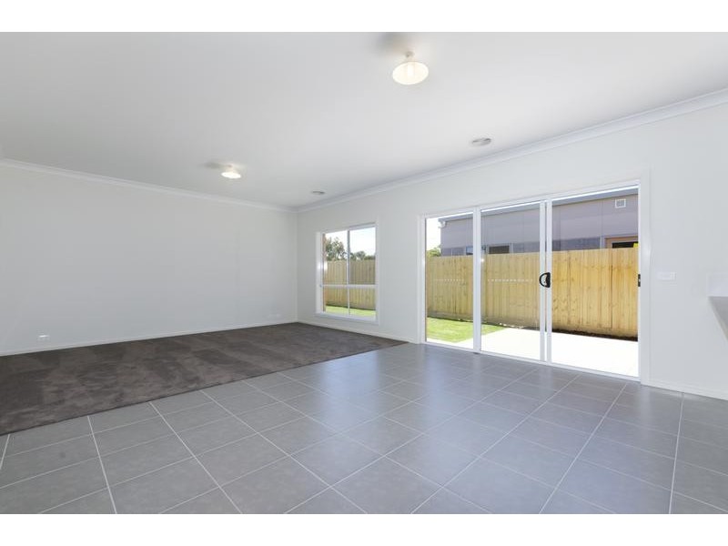 8 Whalley St, Connewarre VIC 3227