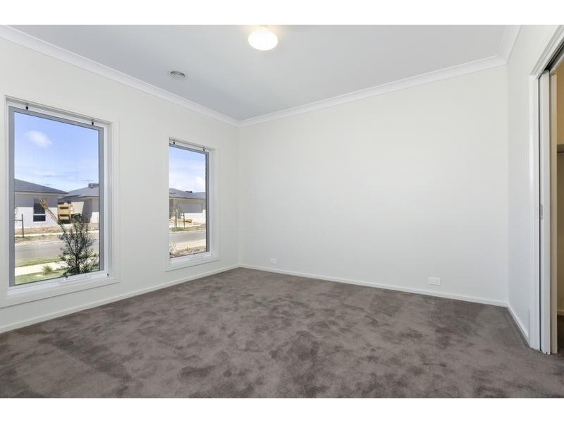 8 Whalley St, Connewarre VIC 3227