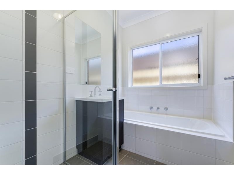 8 Whalley St, Connewarre VIC 3227