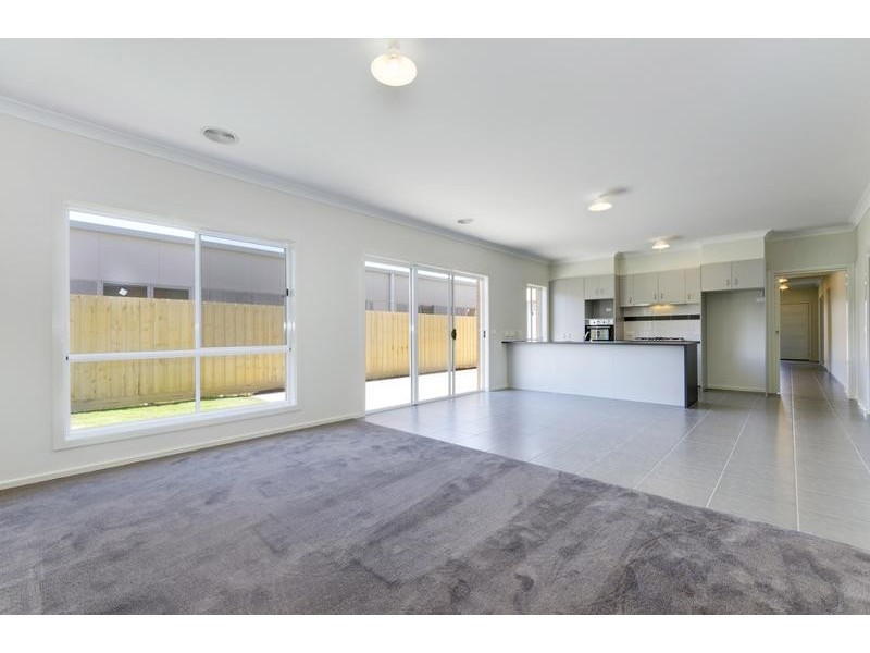 8 Whalley St, Connewarre VIC 3227