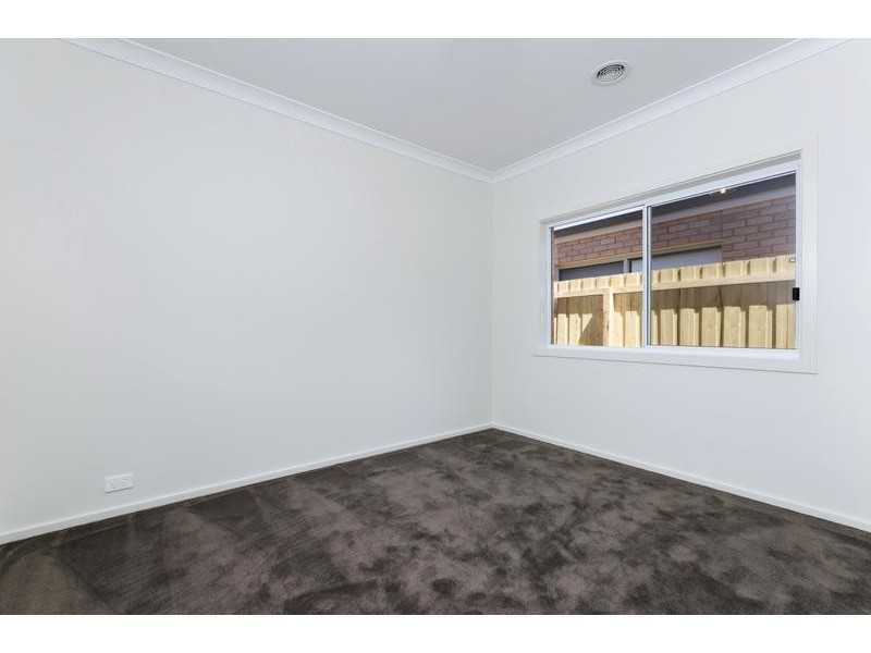 8 Whalley St, Connewarre VIC 3227