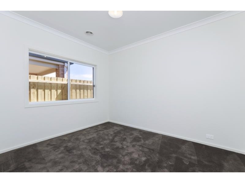 8 Whalley St, Connewarre VIC 3227