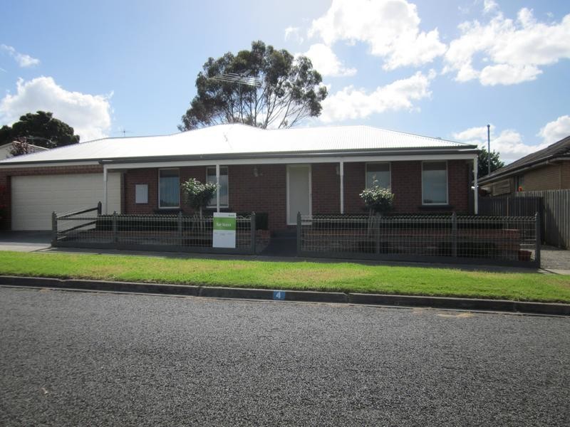 4 Fern Street, Newcomb VIC 3219