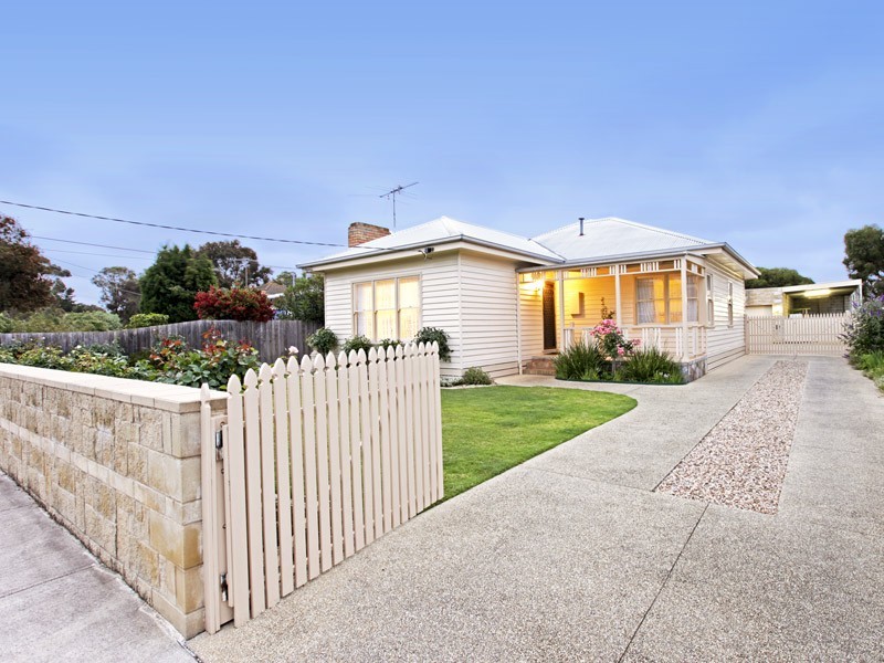 8 Castle Crt, Bell Park VIC 3215