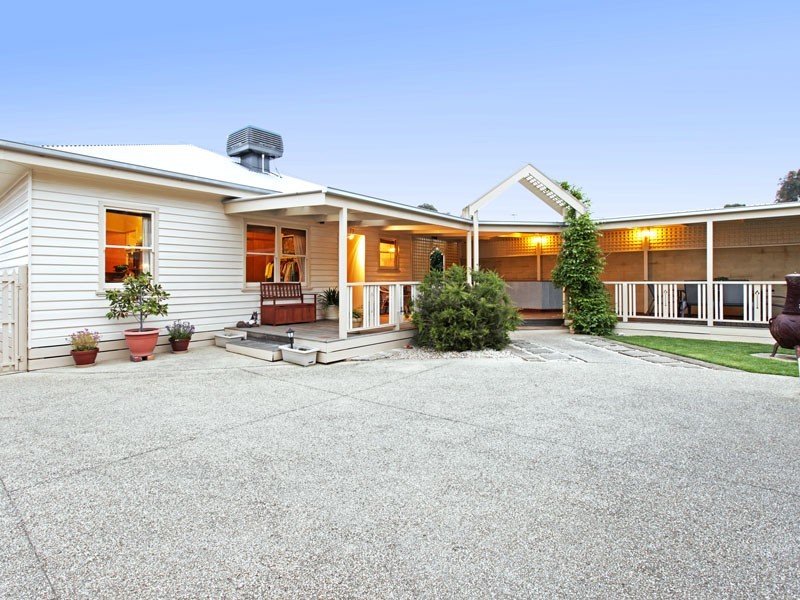 8 Castle Crt, Bell Park VIC 3215