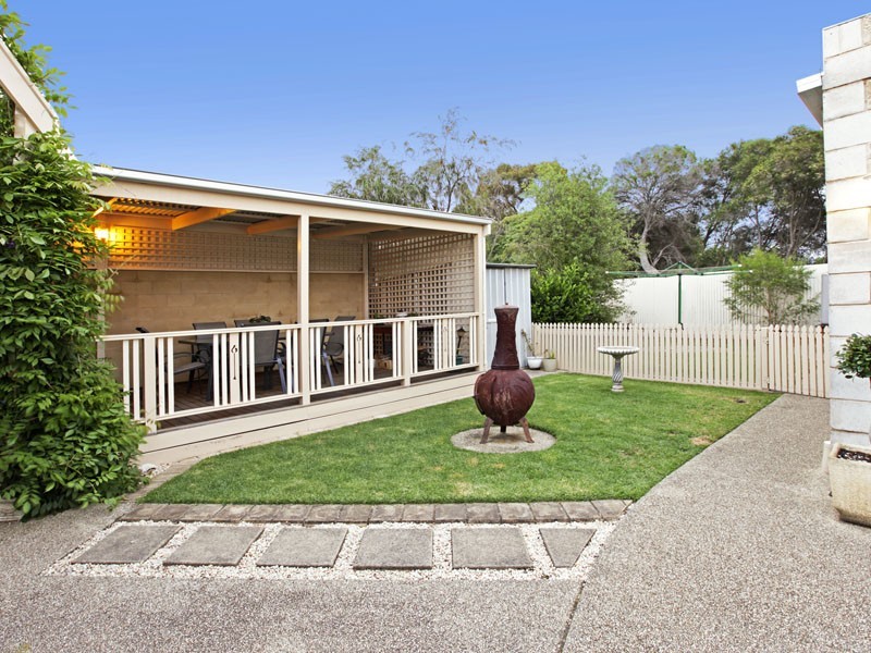 8 Castle Crt, Bell Park VIC 3215