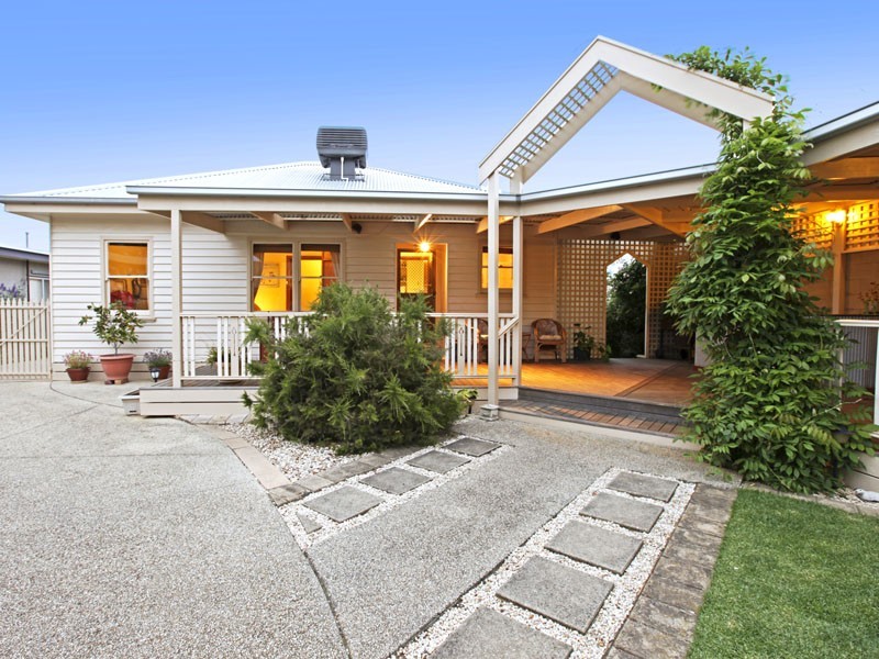 8 Castle Crt, Bell Park VIC 3215