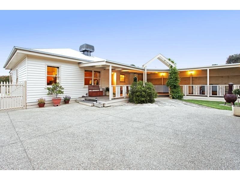 8 Castle Crt, Bell Park VIC 3215