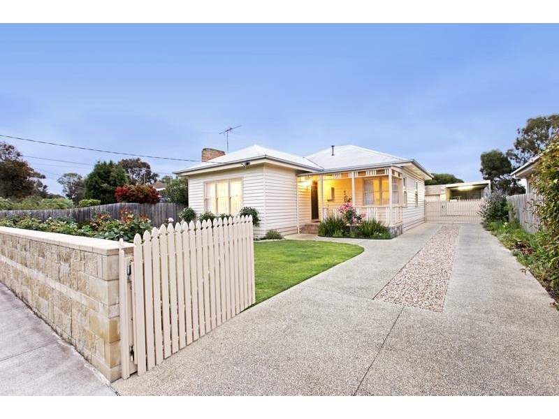 8 Castle Crt, Bell Park VIC 3215