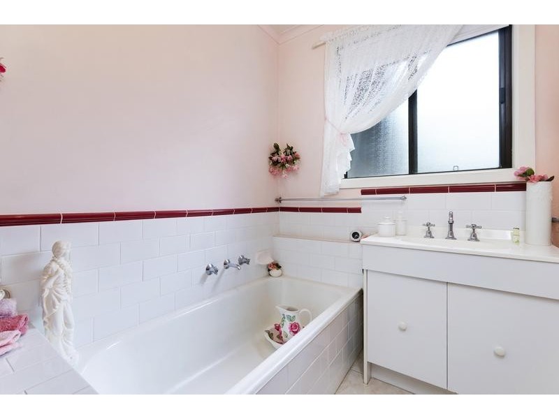 2 Meath crt, Corio VIC 3214