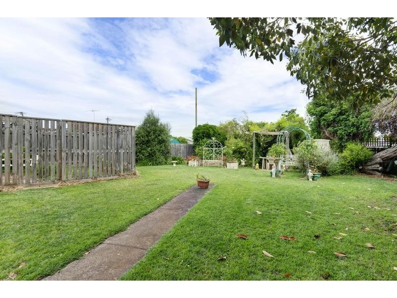 2 Meath crt, Corio VIC 3214