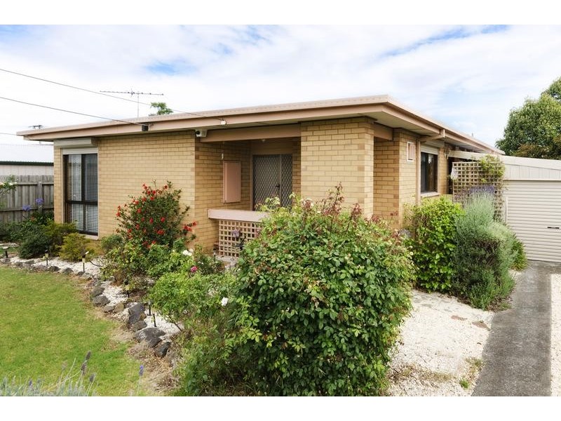 2 Meath crt, Corio VIC 3214