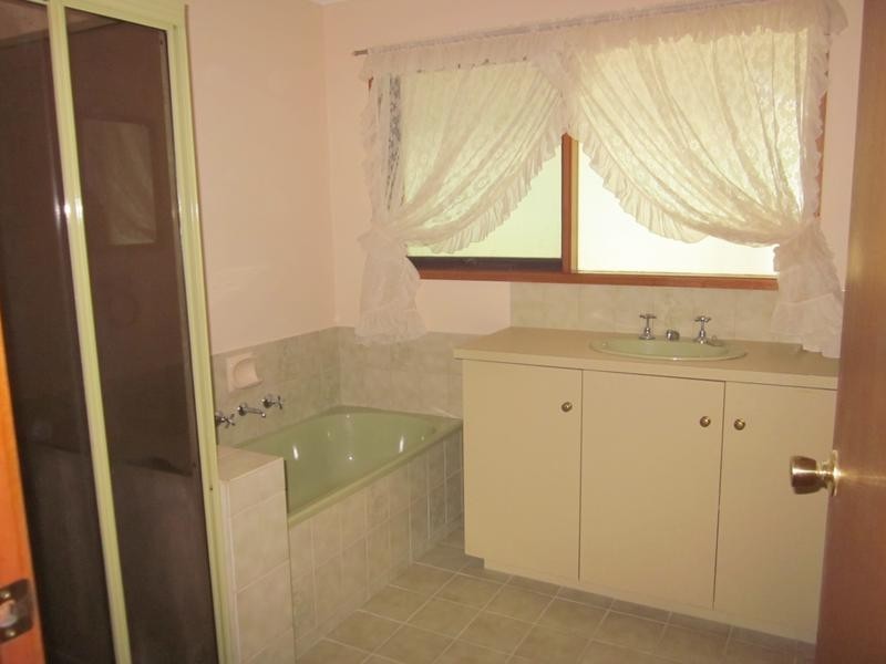 86 Smeaton Close, Lara VIC 3212