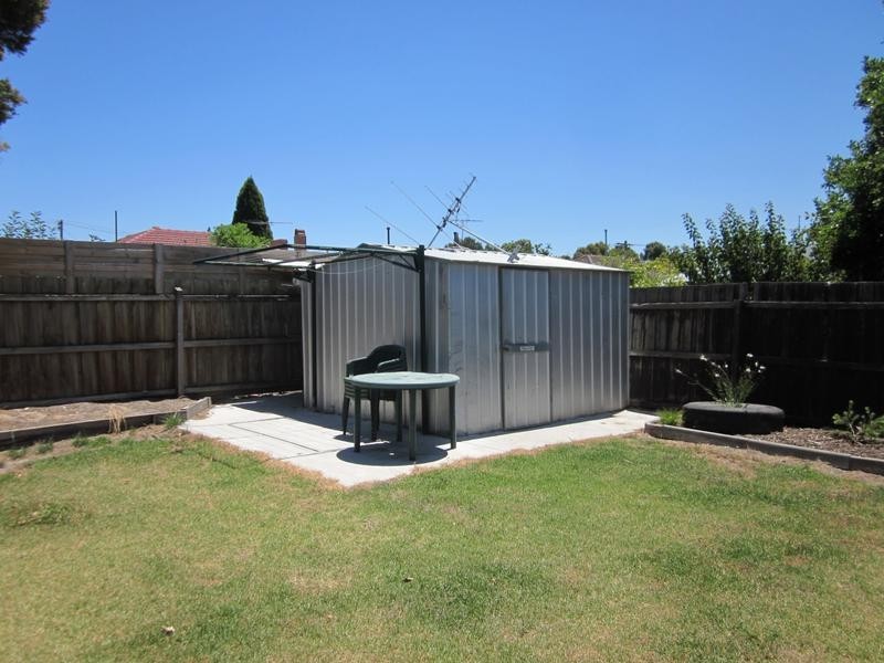 8 Gill St, Belmont VIC 3216